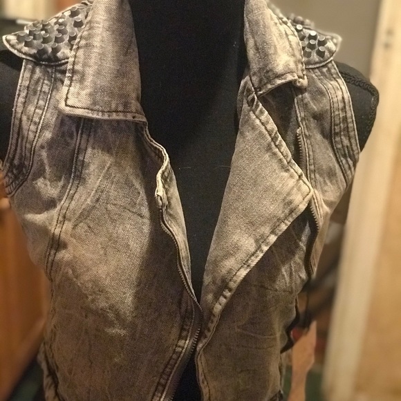 Denim vest with stud detailing - Picture 4 of 4